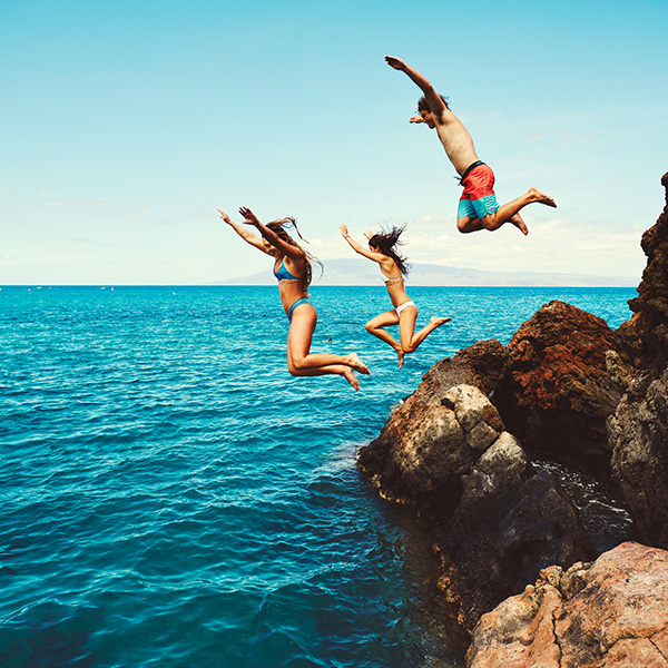 Friends-jumping-off-a-cliff-in-the-sea