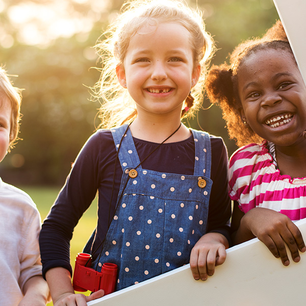 Kids-standing-in-a-photo-frame