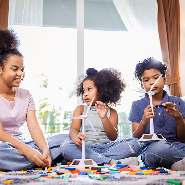 kids-making-wind-mills