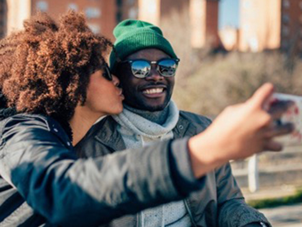 Couple-taking-a-selfie