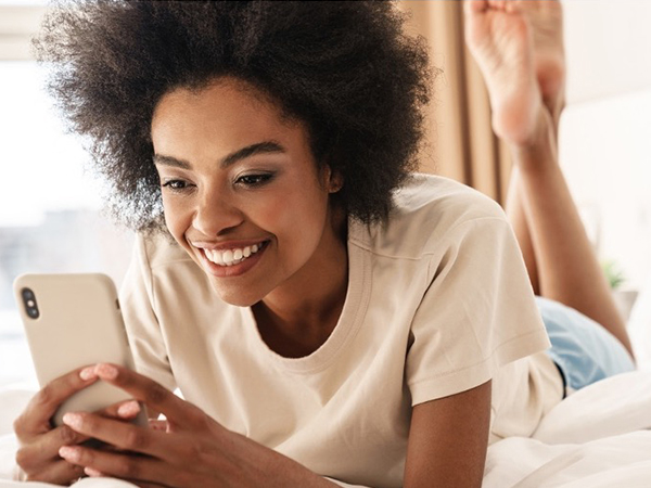 Lady-busy-on-her-smartphone